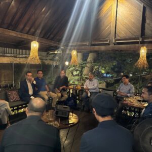 photo_6125342354966252821_w